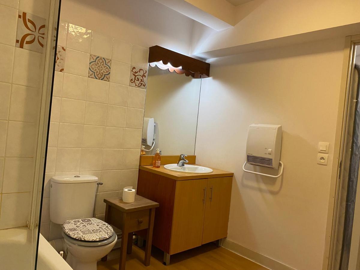 Le Fleuri Ensoleille De Guzet Apartment Ustou ภายนอก รูปภาพ